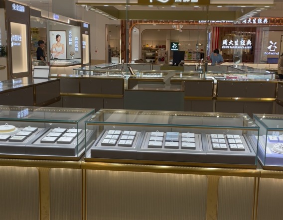 配资首选炒股门户 五一购金热情不高？金价过山车！饰品金跌破1000元/克，到店咨询人数骤降